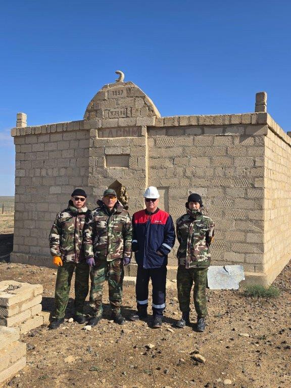 «Қазақтүрікмұнай» ЖШС қызметкерлері тарихи нысан аумағында сенбілік өткізді
